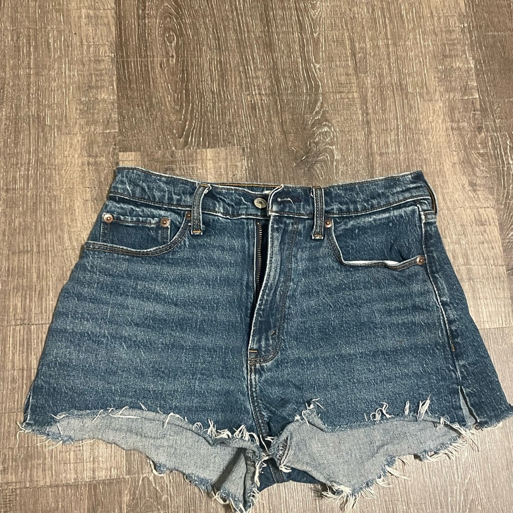 Abercrombie and Fitch High Rise ‘The Mom’ Curve Love Denim Shorts. Size 27/4